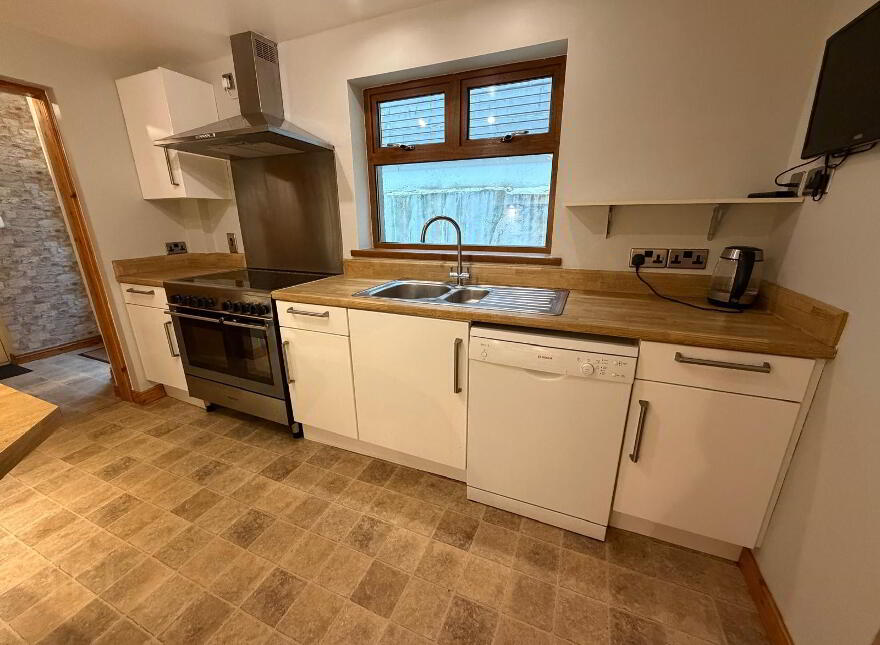 95 Causeway Street, Portrush, BT56 8AE