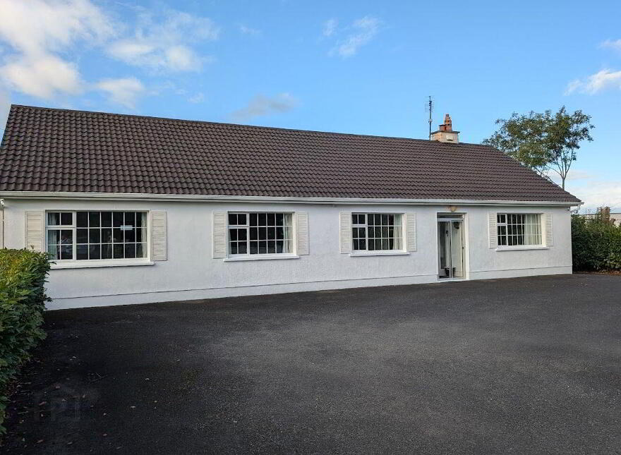 Ballyhaden, Borrisokane, E45C560