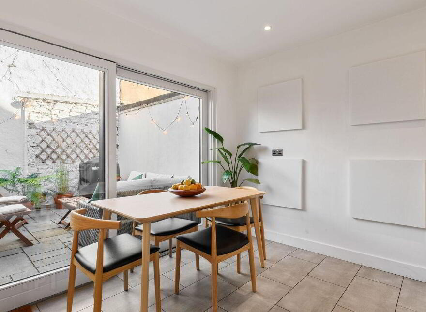 23 Saint Michaels Terrace, Blackpitts, Dublin 8, D08R8Y9