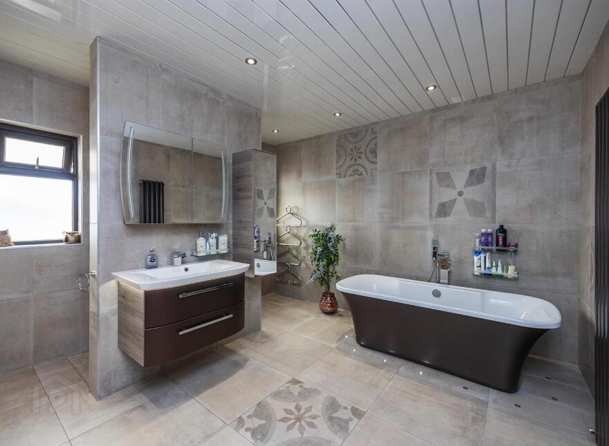 126 Old Belfast Road, Ballynahinch, BT24 8UY