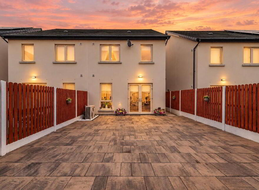 8 Whitethorn Place, Naas, W91E2RV