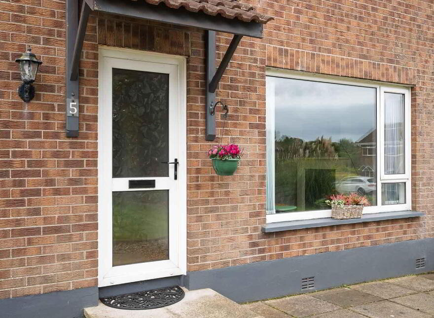 5 Sinclair Dell, Bangor, BT19 1ED