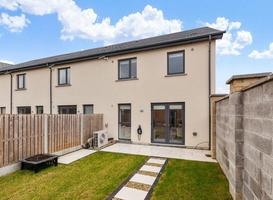 11 The Dales, Kilmartin Grove, Hollystown, D15W27A