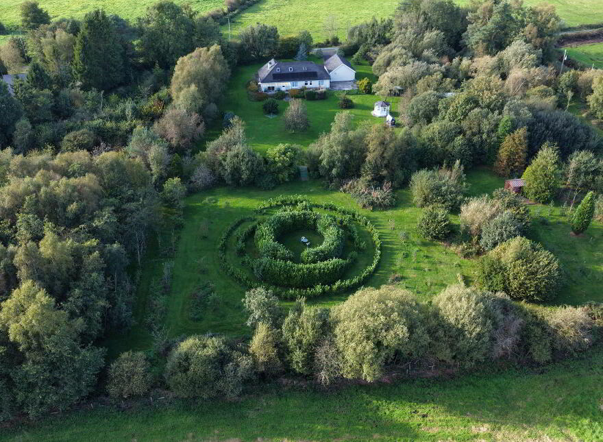 Gloria, Cootehall, Boyle, F52WN34