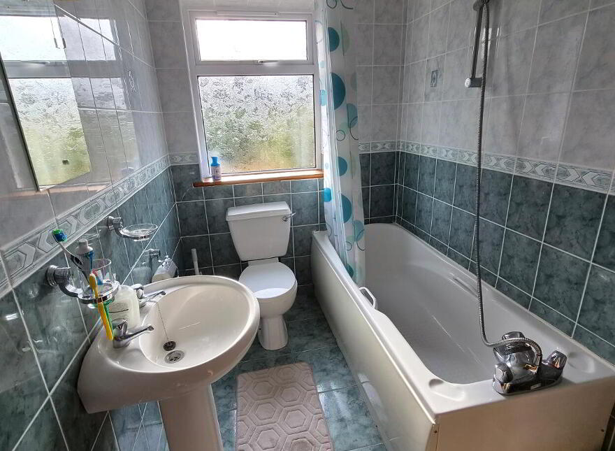 Gloria, Cootehall, Boyle, F52WN34