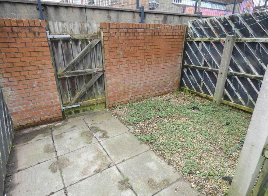 60 St. Georges Gardens, Sandy Row, Belfast, BT12 5FJ