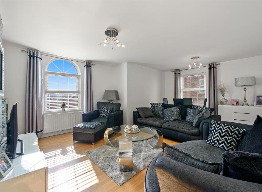 Apt, 101 Mount Eagles Avenue, Dunmurry, Belfast, BT17 0GN