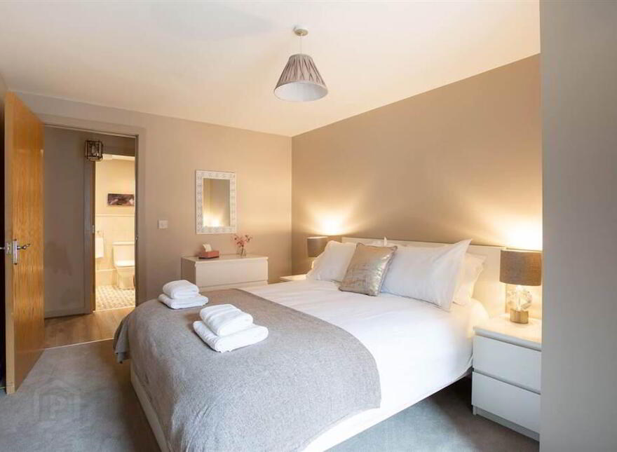 8 Shaftesbury Court, Off Dublin Road, Belfast, BT7 1RY