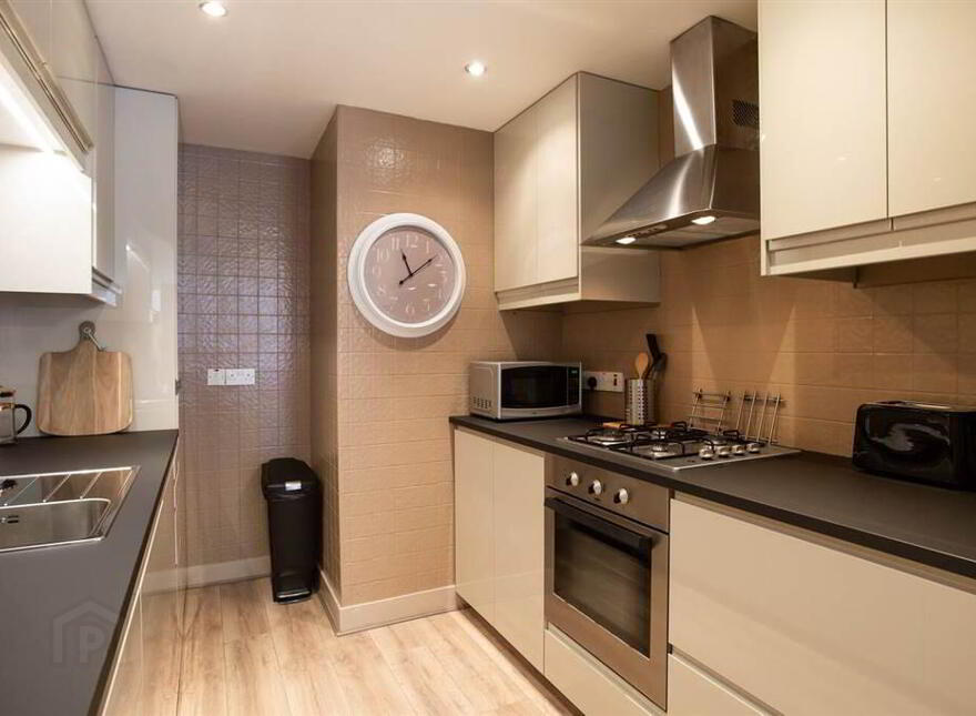 8 Shaftesbury Court, Off Dublin Road, Belfast, BT7 1RY