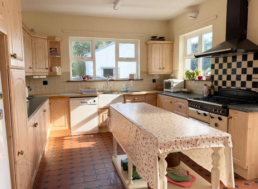 Finford House, Bunnahow, Ballinruan, H91PW8Y