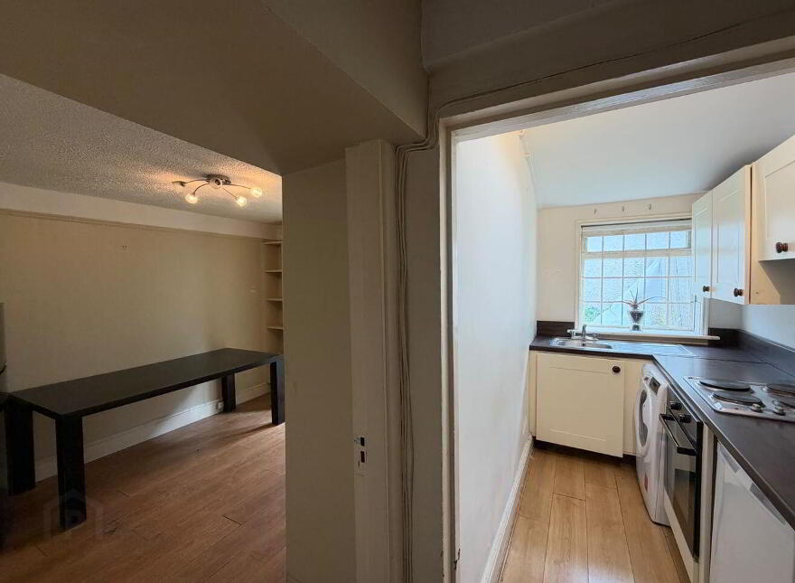 11 Eastmoreland Place, Ballsbridge, Dublin 4, D04XV18