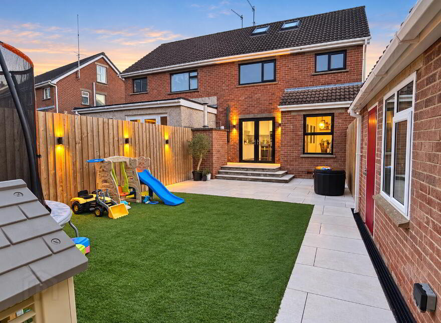 30 Palmer Avenue, Lisburn, BT28 3QB
