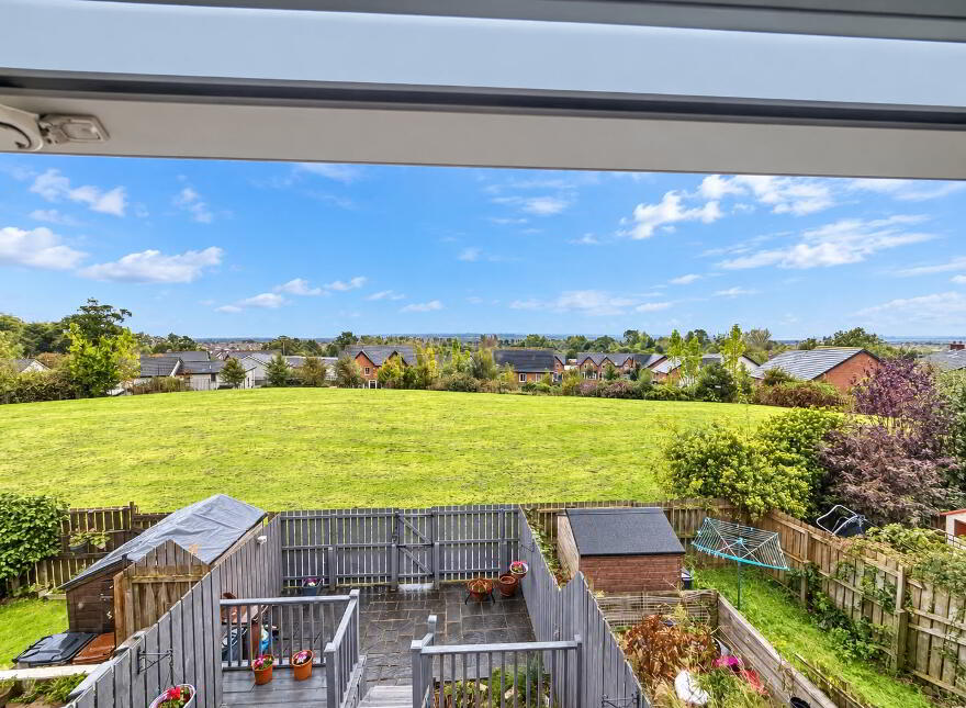 24 Dunluskin Crescent, Carrickfergus, BT38 7SB