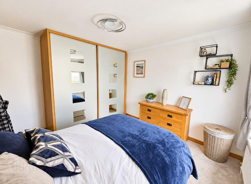 24 Dunluskin Crescent, Carrickfergus, BT38 7SB