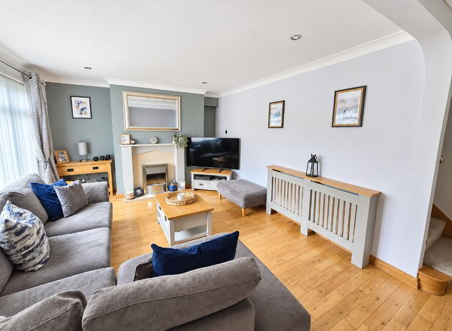 24 Dunluskin Crescent, Carrickfergus, BT38 7SB