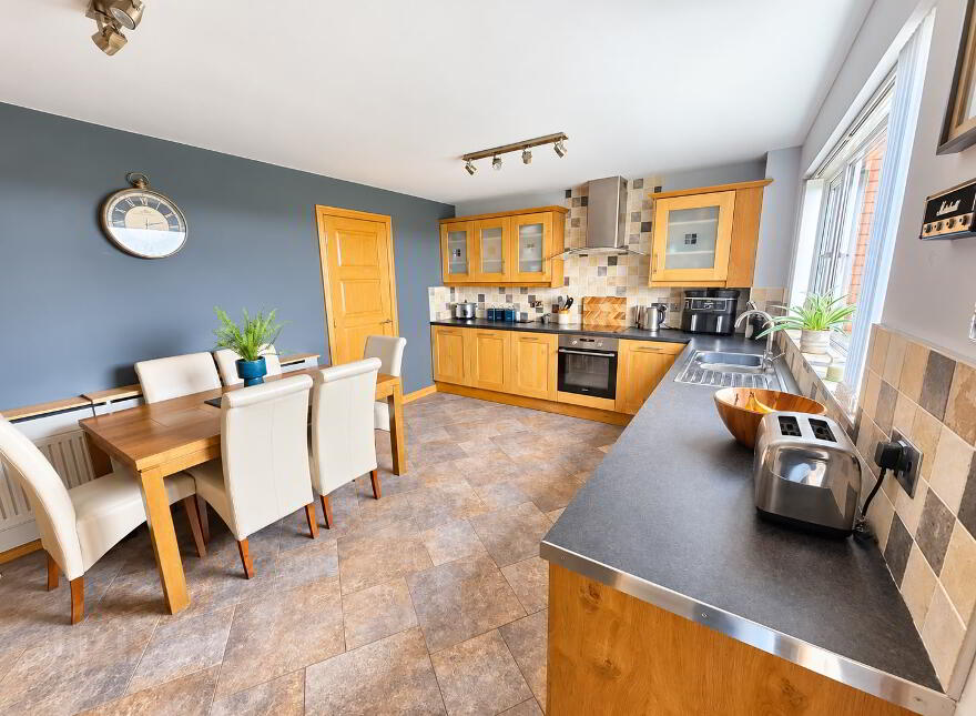 24 Dunluskin Crescent, Carrickfergus, BT38 7SB