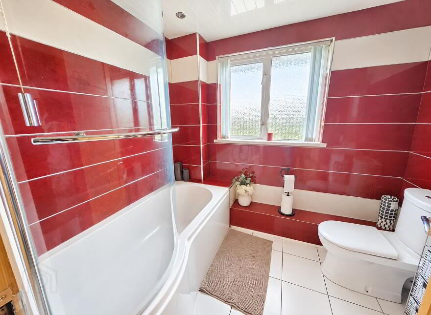 24 Dunluskin Crescent, Carrickfergus, BT38 7SB