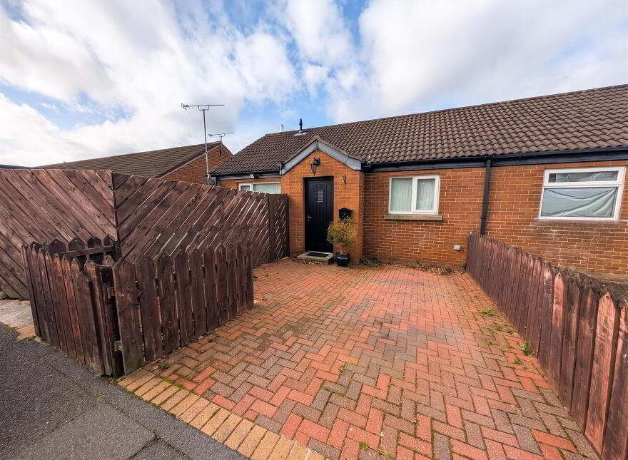 12 Isle Of Shinney Walk, Ballynahinch, BT24 8DF