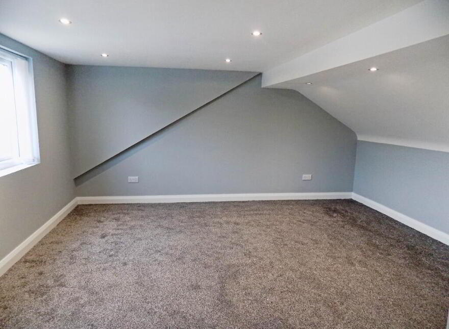 32 Glenwood Park, Dunmurry, Belfast, BT17 9DT