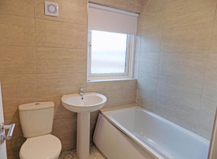 32 Glenwood Park, Dunmurry, Belfast, BT17 9DT