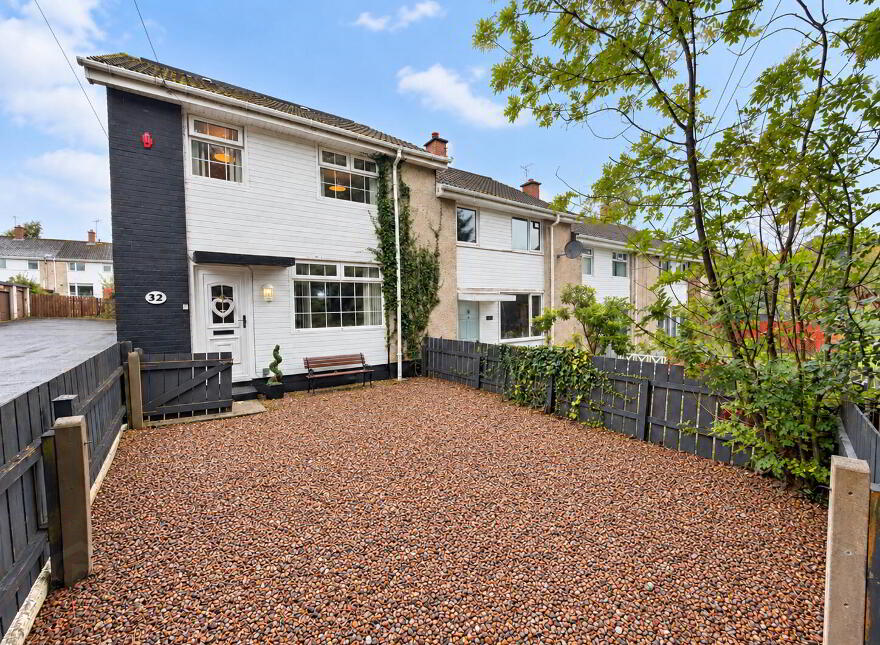 32 Glenwood Park, Dunmurry, Belfast, BT17 9DT