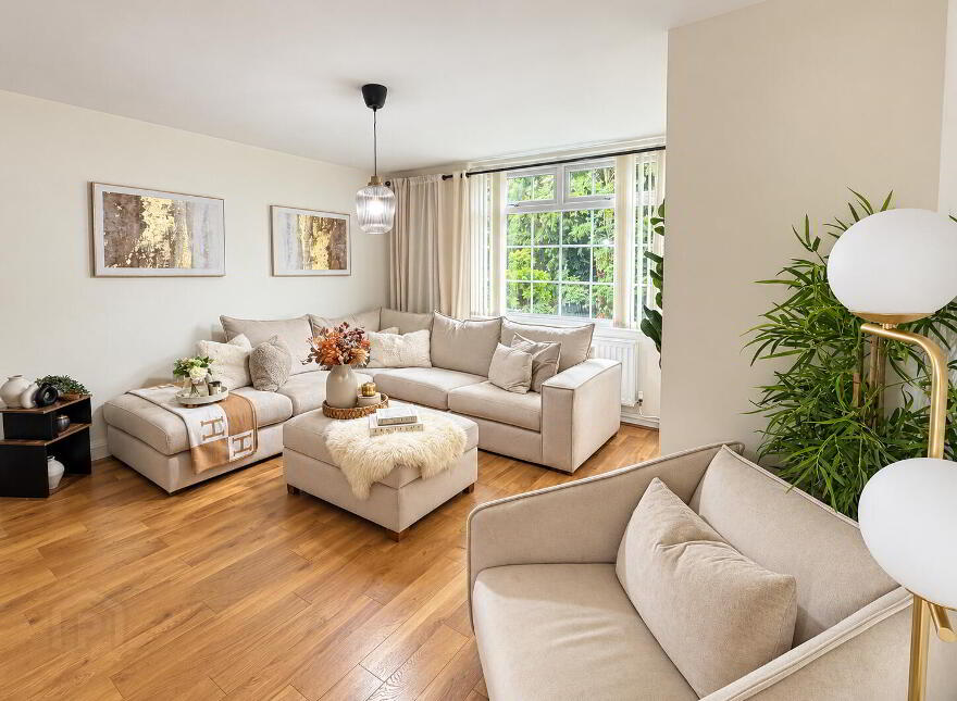 32 Glenwood Park, Dunmurry, Belfast, BT17 9DT