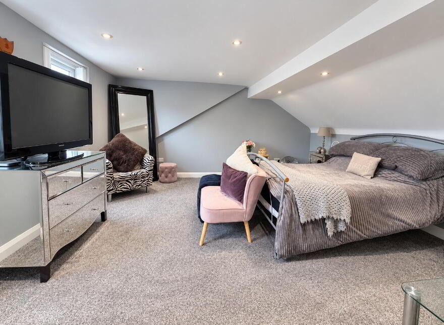 32 Glenwood Park, Dunmurry, Belfast, BT17 9DT