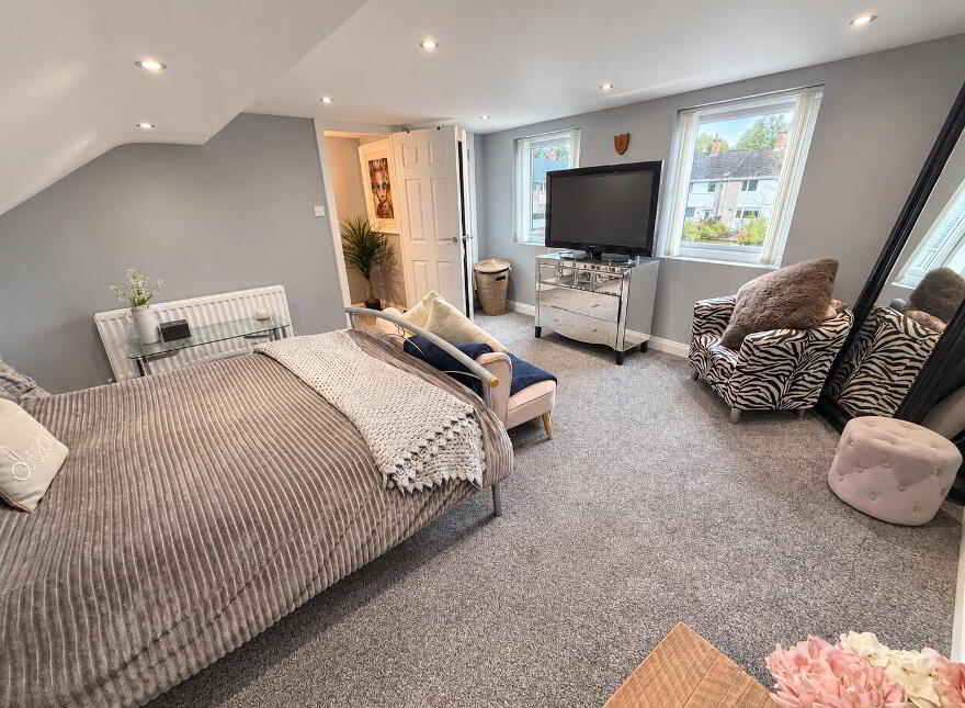 32 Glenwood Park, Dunmurry, Belfast, BT17 9DT