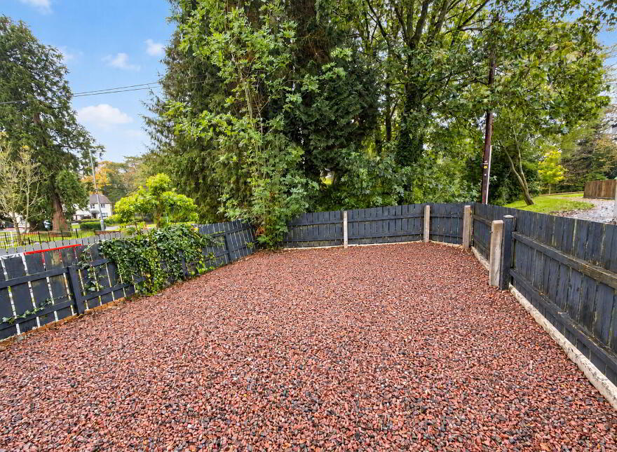 32 Glenwood Park, Dunmurry, Belfast, BT17 9DT