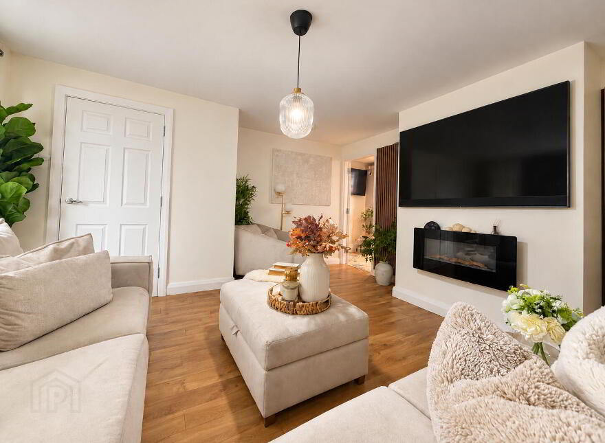32 Glenwood Park, Dunmurry, Belfast, BT17 9DT