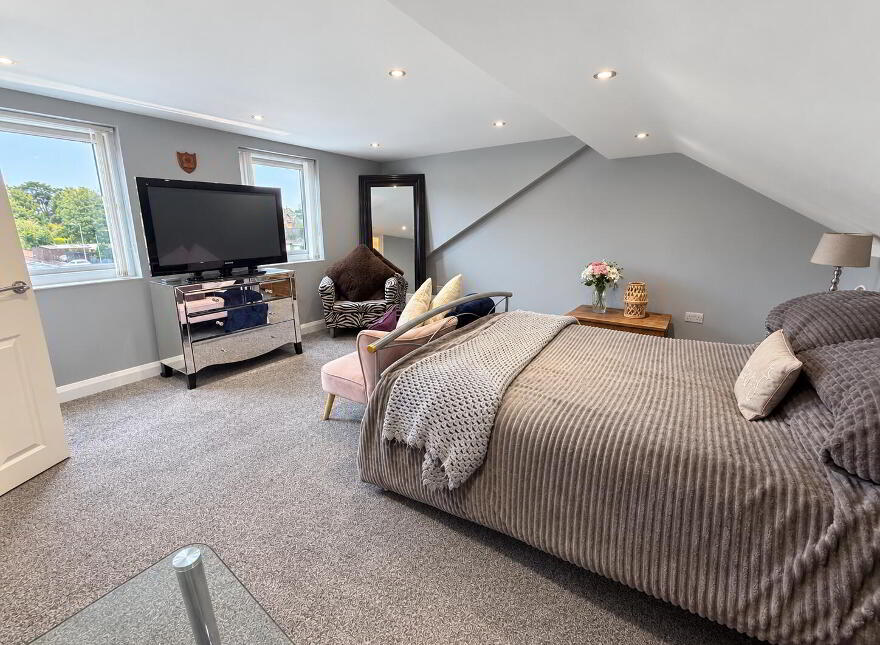32 Glenwood Park, Dunmurry, Belfast, BT17 9DT