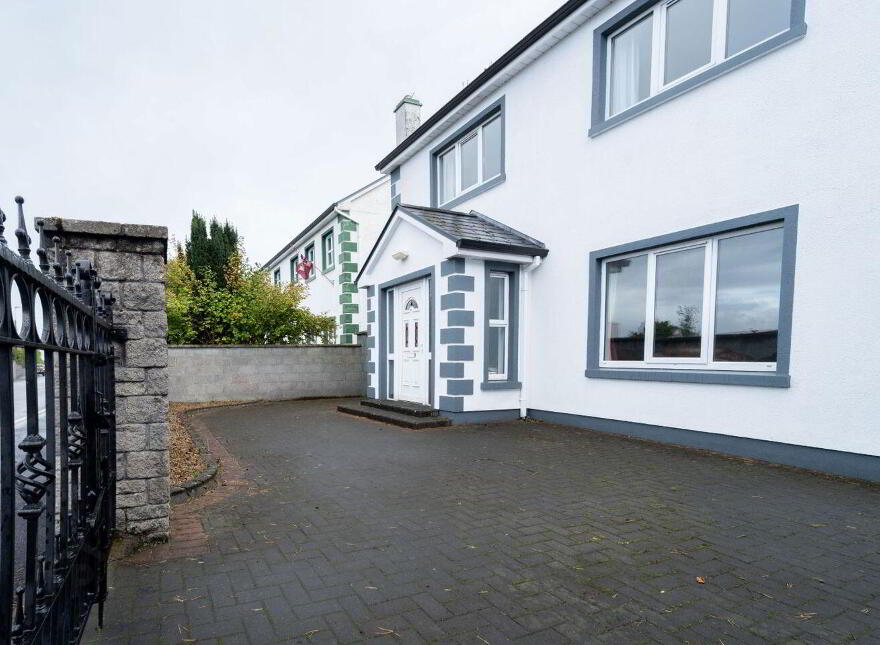 Watson's Lane, Ballinrobe, F31V597