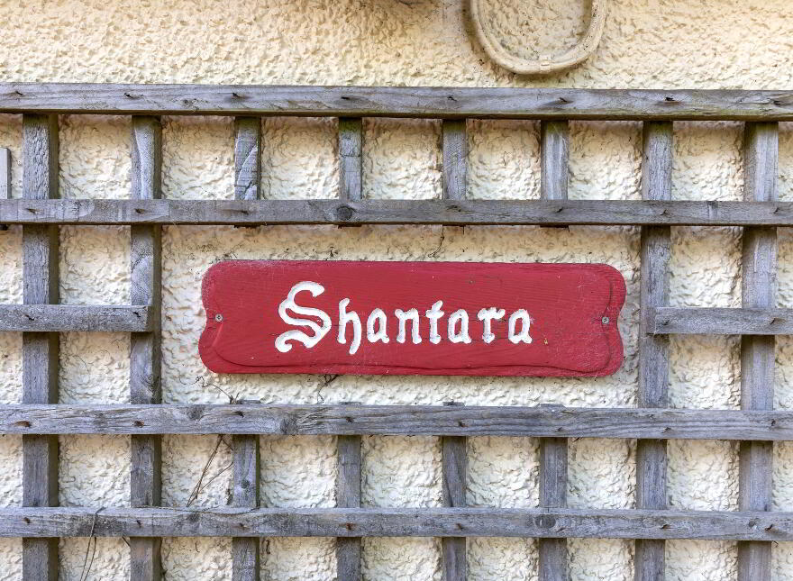 'Shantara', 28 Cadger Road, Carryduff, Belfast, BT8 8AU