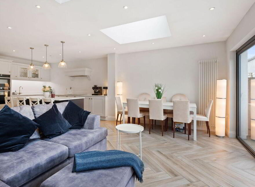 5 Sandyford Village, Sandyford, Dublin 18, D18V660