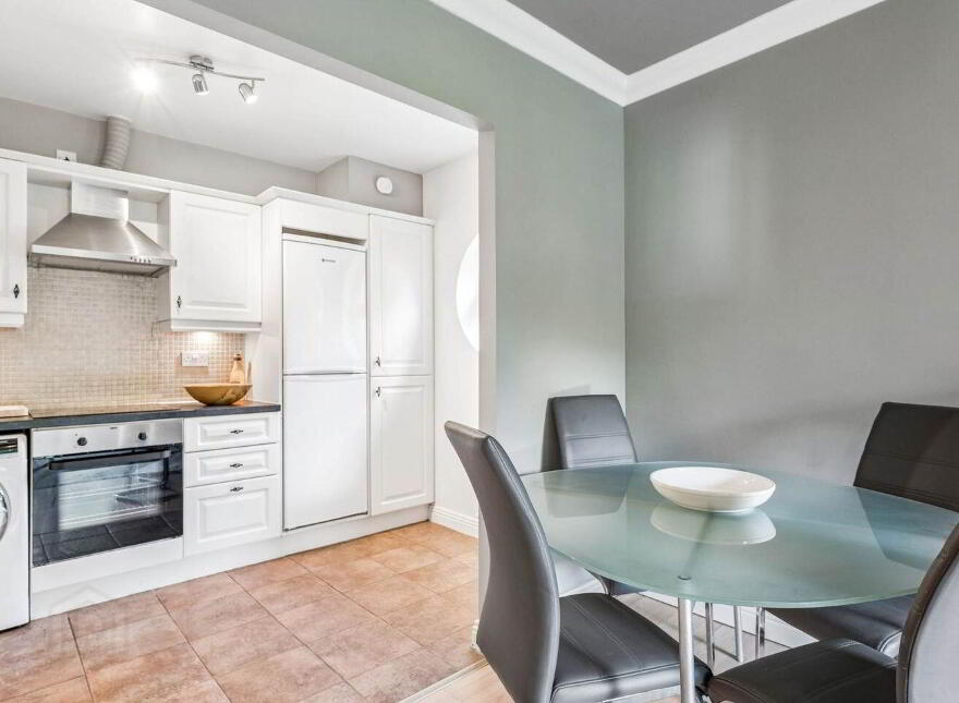 Apartment 90 Kerrymount, Castle Court, Leopardstown, D18N803