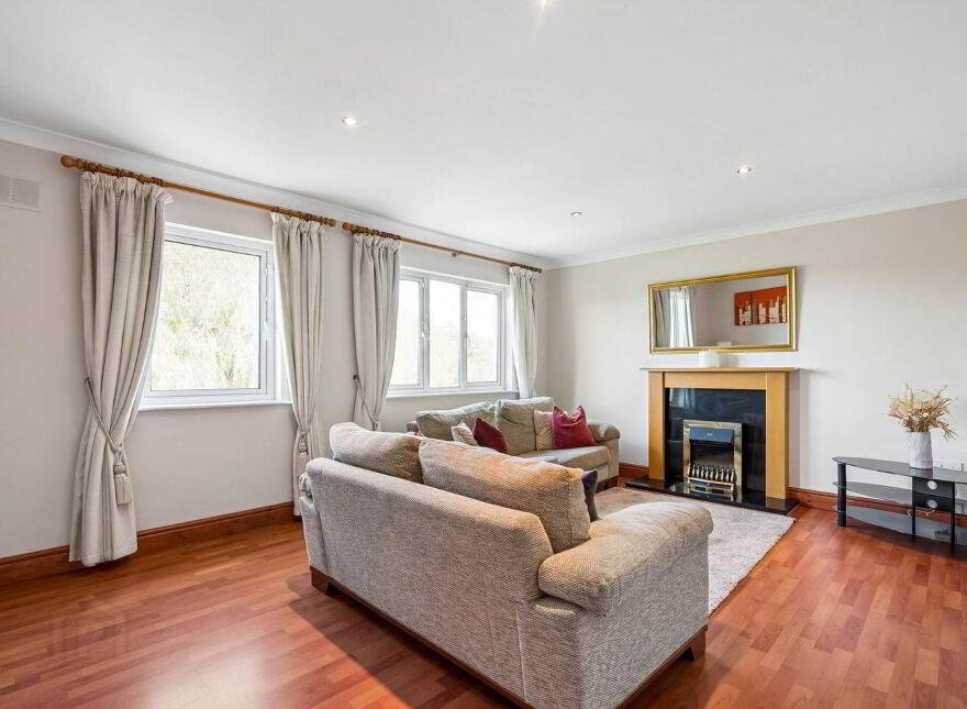12 Cruagh Court, Stepaside, Stepaside, D18N127