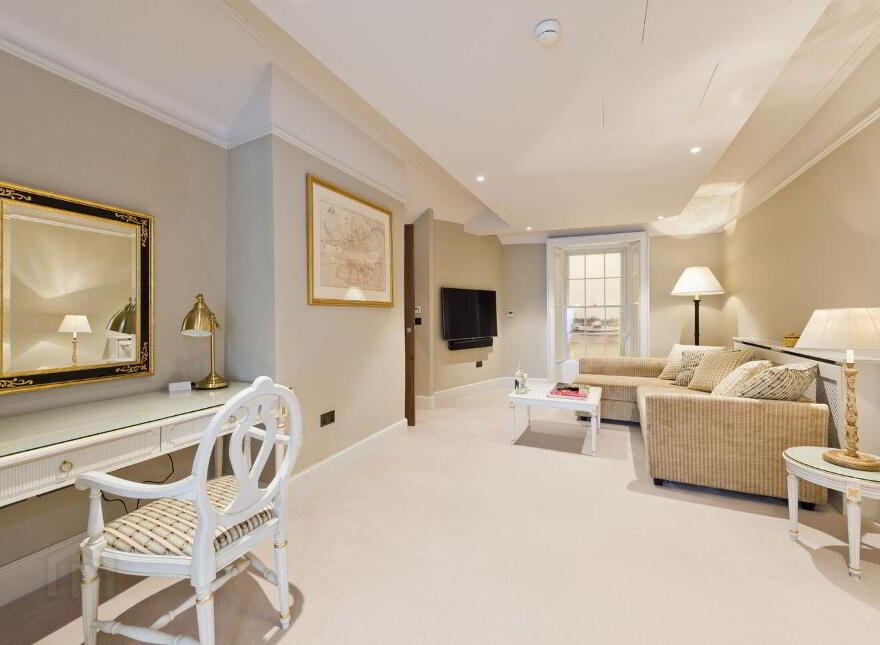 Residence, 4 The Merrion Hotel, Dublin 2, D02FK68