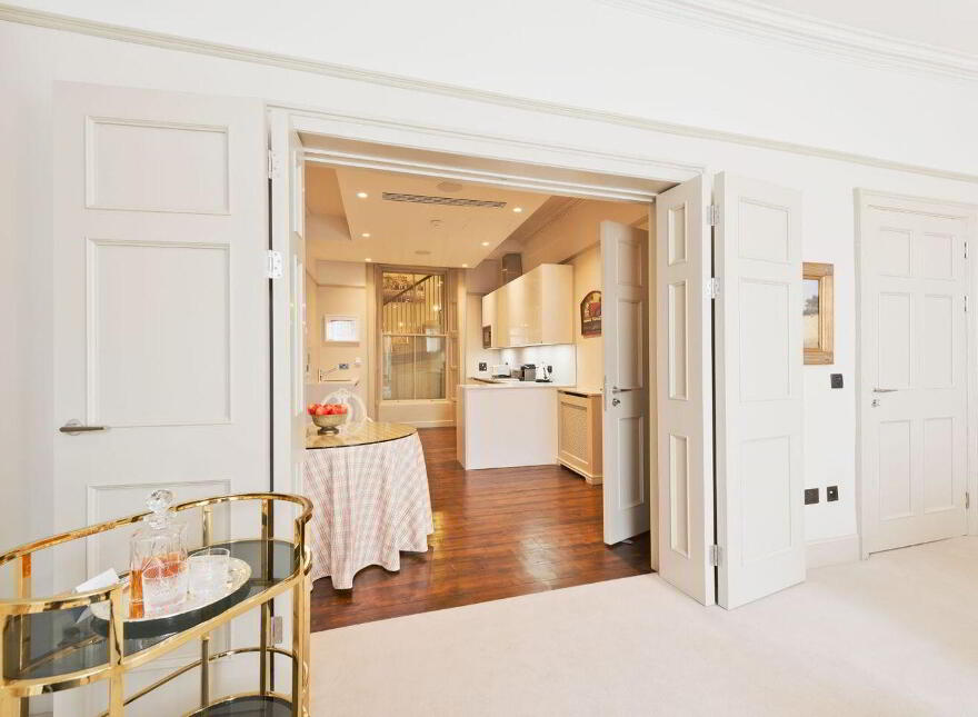 Residence, 4 The Merrion Hotel, Dublin 2, D02FK68