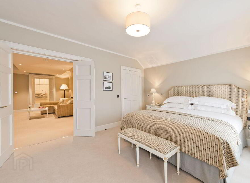 Residence, 4 The Merrion Hotel, Dublin 2, D02FK68