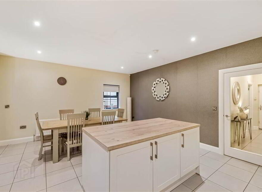 17 Bracken Hill Square, Belfast, BT8 6ZW