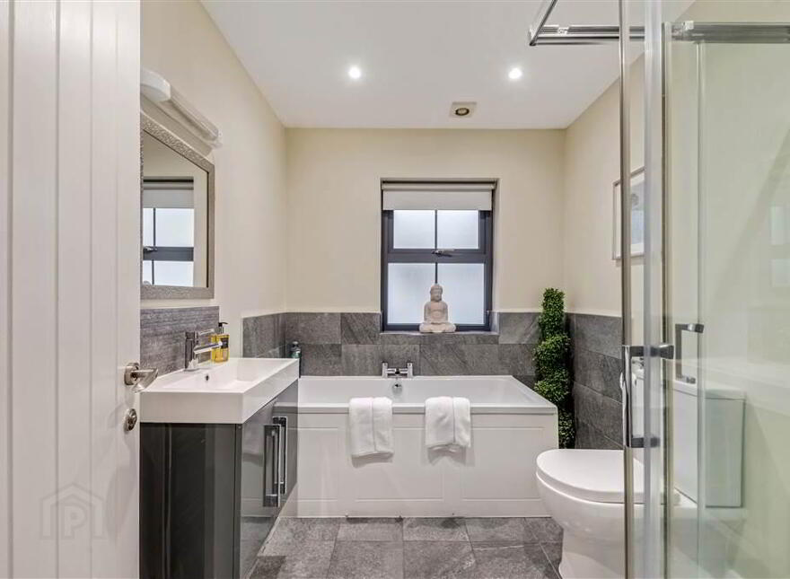 17 Bracken Hill Square, Belfast, BT8 6ZW