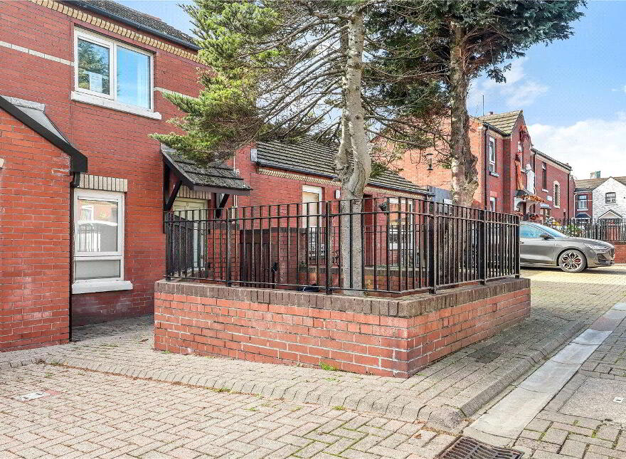 5 Lisfaddan Place, Belfast, BT12 4SJ