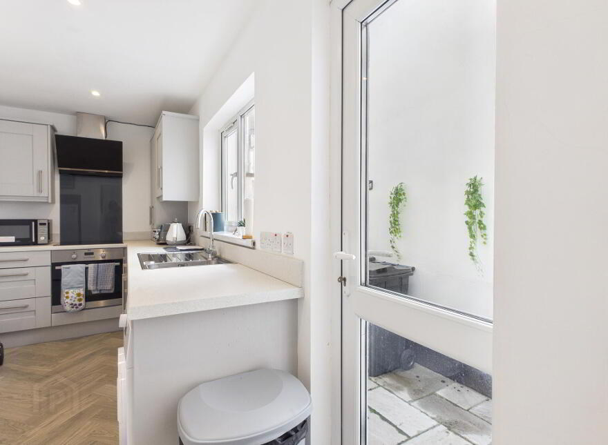 13 Ravenhill Street, Ravenhill Road, Belfast, BT6 8EP
