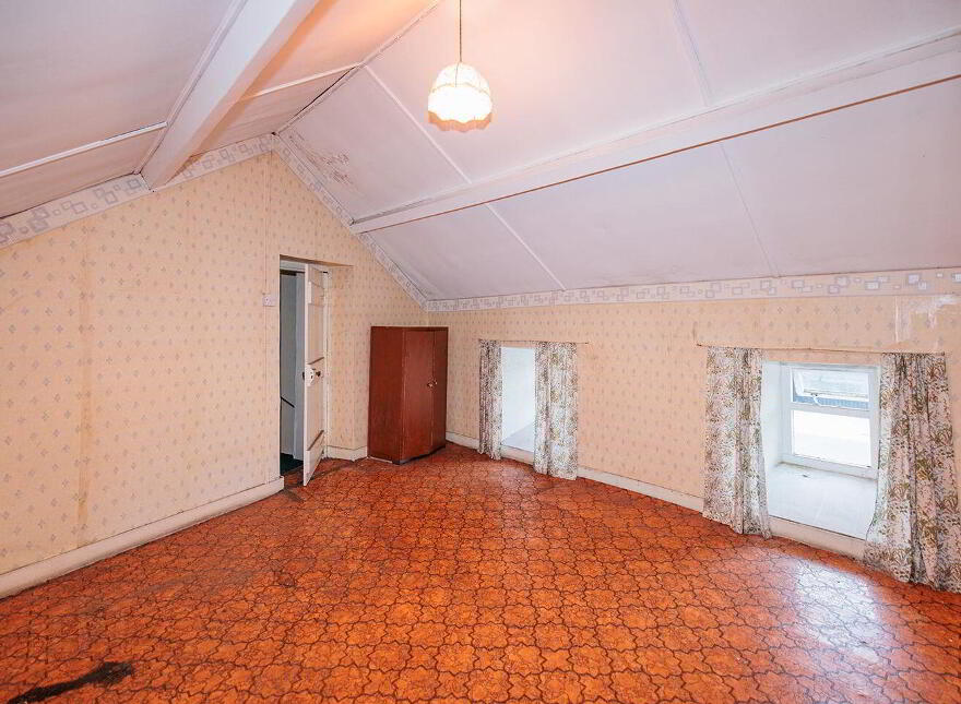 Main Street, Tinnahinch, Graiguenamanagh, Graiguenamanagh, R95HD32
