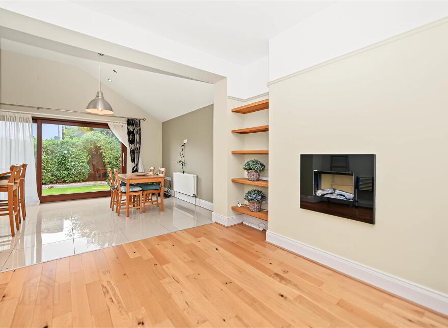 21 Marlborough Park Central, Belfast, BT9 6HN