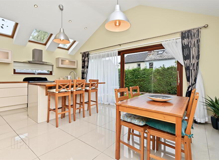21 Marlborough Park Central, Belfast, BT9 6HN