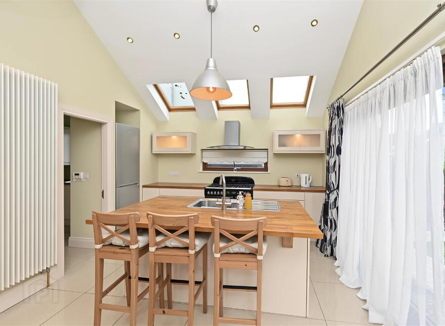 21 Marlborough Park Central, Belfast, BT9 6HN