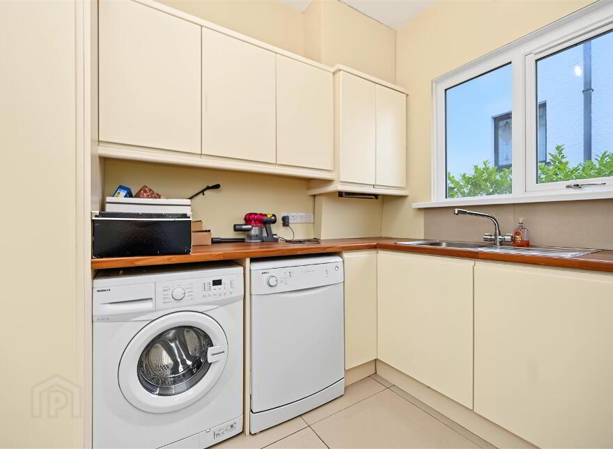 21 Marlborough Park Central, Belfast, BT9 6HN