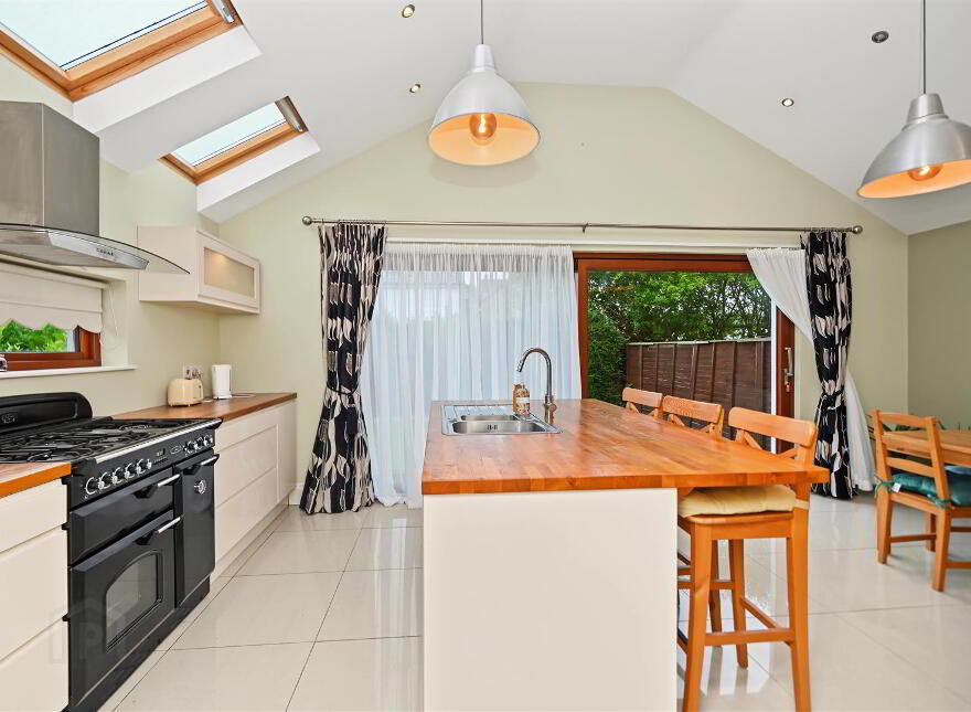 21 Marlborough Park Central, Belfast, BT9 6HN