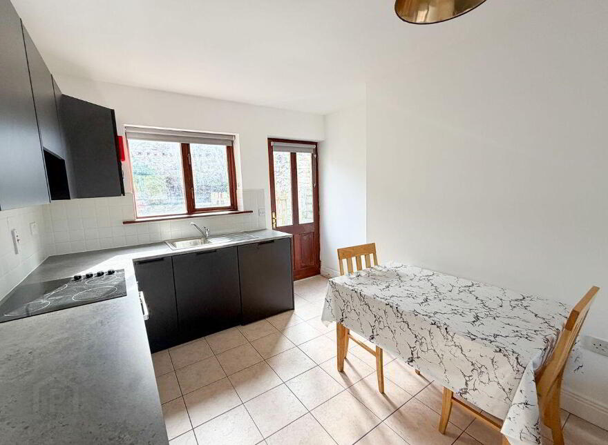 5 Maryville, Bank Place, Cashel, E25DP66